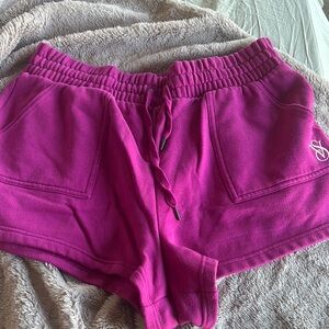 LIKE NEW XL VS ON POINT ATHLETIC SHORTS PURPLE